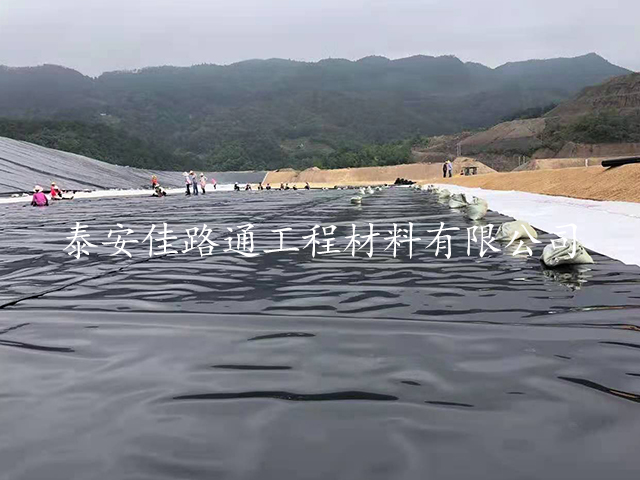 水庫底部鋪設防滲土工膜出現損壞的原因