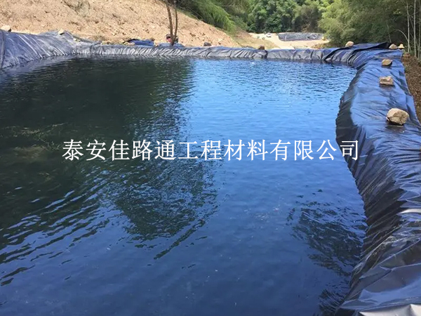 魚塘防滲膜頂破能力測(cè)試：探索新材料的堅(jiān)韌與可靠性